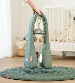 Done by Deer Aktivitetsstativ - Tiny Farm - Green