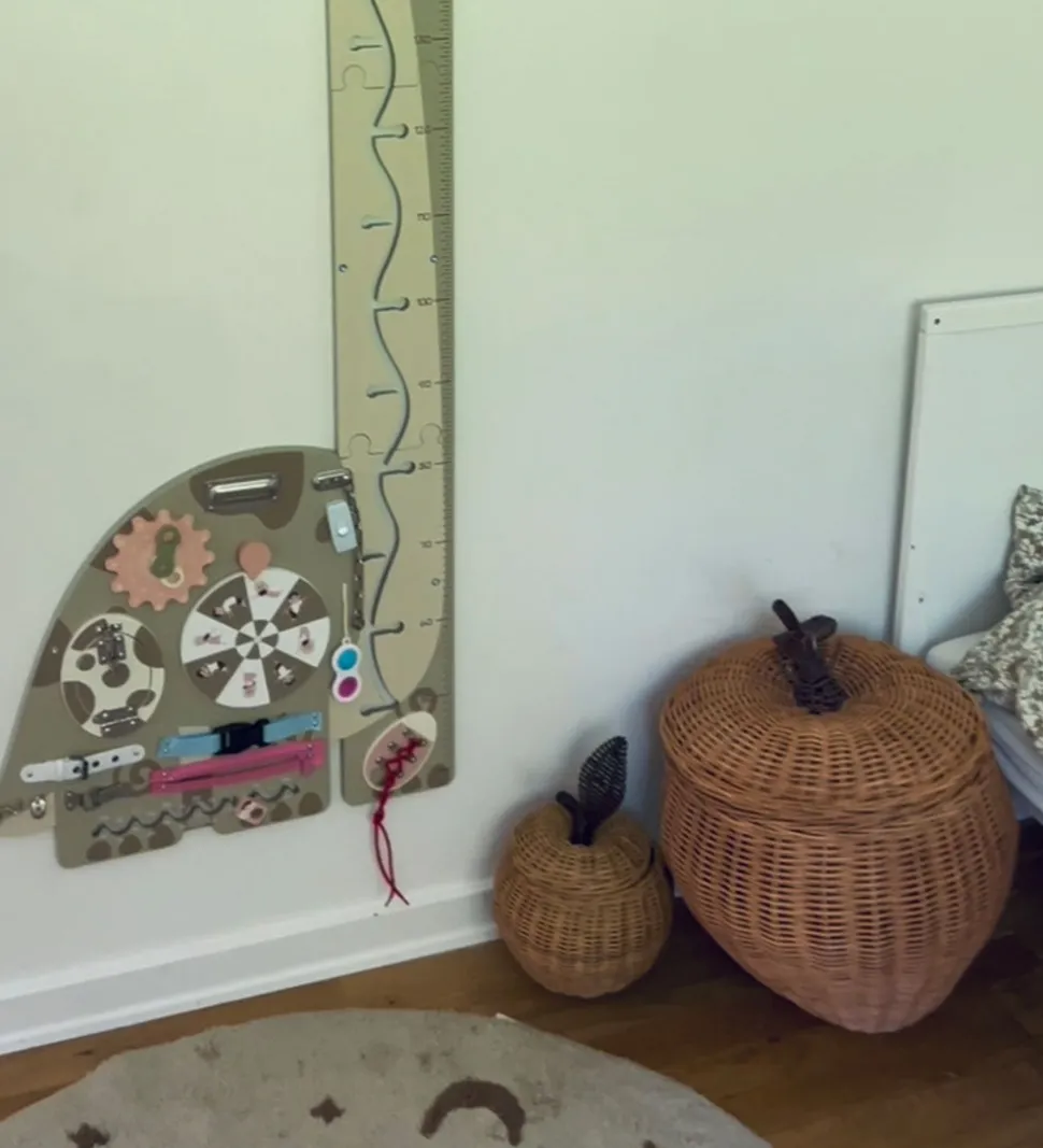 Hemmingsen Kids Aktivitetstavle m. Højdemåler - Langhals - 135cm