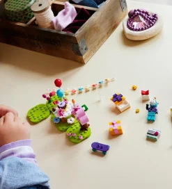 LEGO® Animal Crossing - Julians Fødselsdagsfest 77046 - 170 Dele