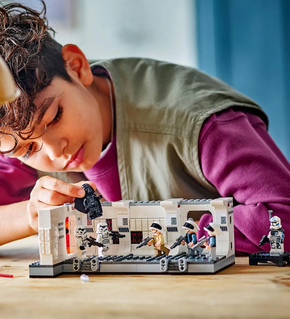 LEGO® Star Wars - Overtagelsen af Tantive IV 75387 - 502 Dele