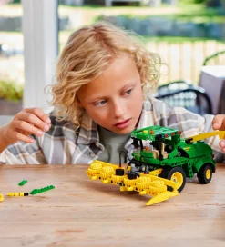 LEGO® Technic - John Deere 9700 Forage Harve... 42168 - 559 Dele