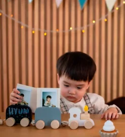 PlanToys Trælegetøj - Fødselsdagstog - Træ